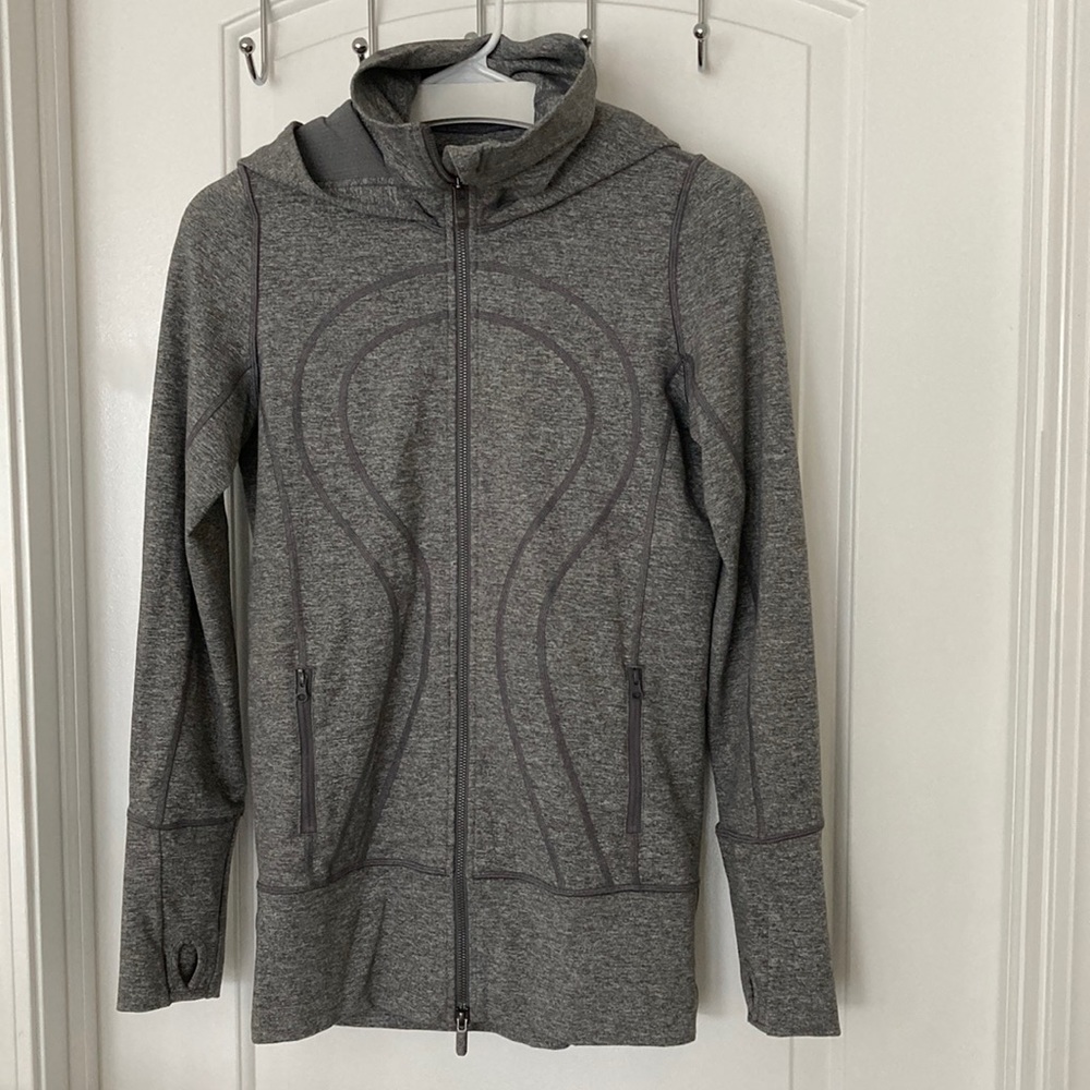 Lululemon jacket size 6